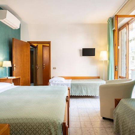 פולוניקה Hotel Parco Dei Pini - 100Mt Dal Mare מראה חיצוני תמונה