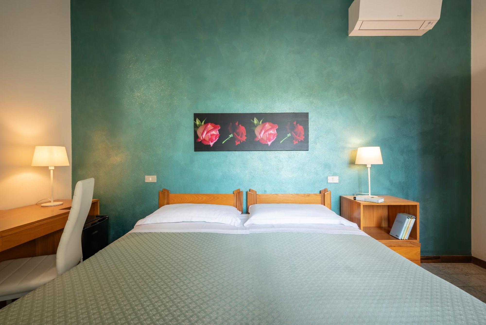 פולוניקה Hotel Parco Dei Pini - 100Mt Dal Mare מראה חיצוני תמונה