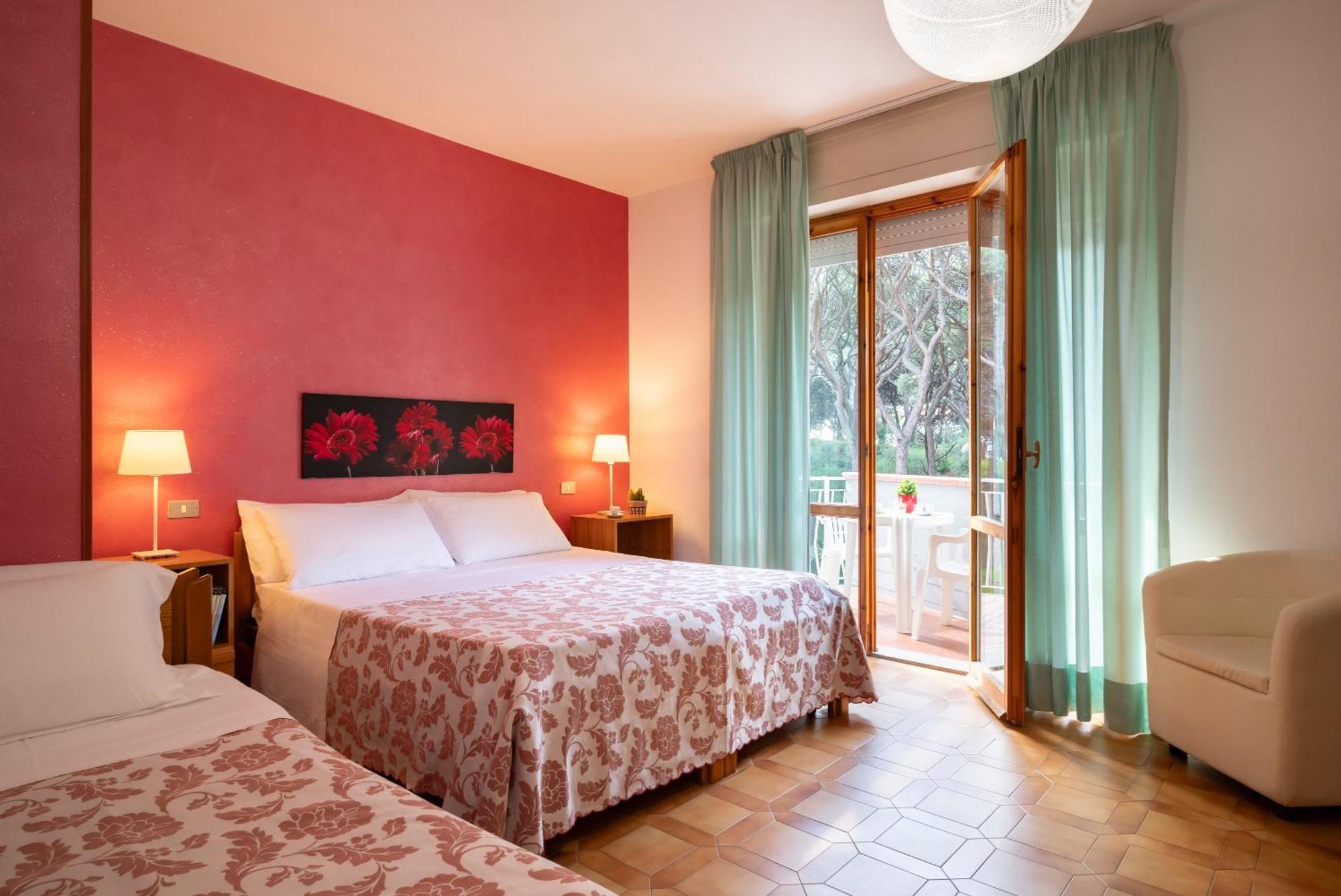 פולוניקה Hotel Parco Dei Pini - 100Mt Dal Mare מראה חיצוני תמונה