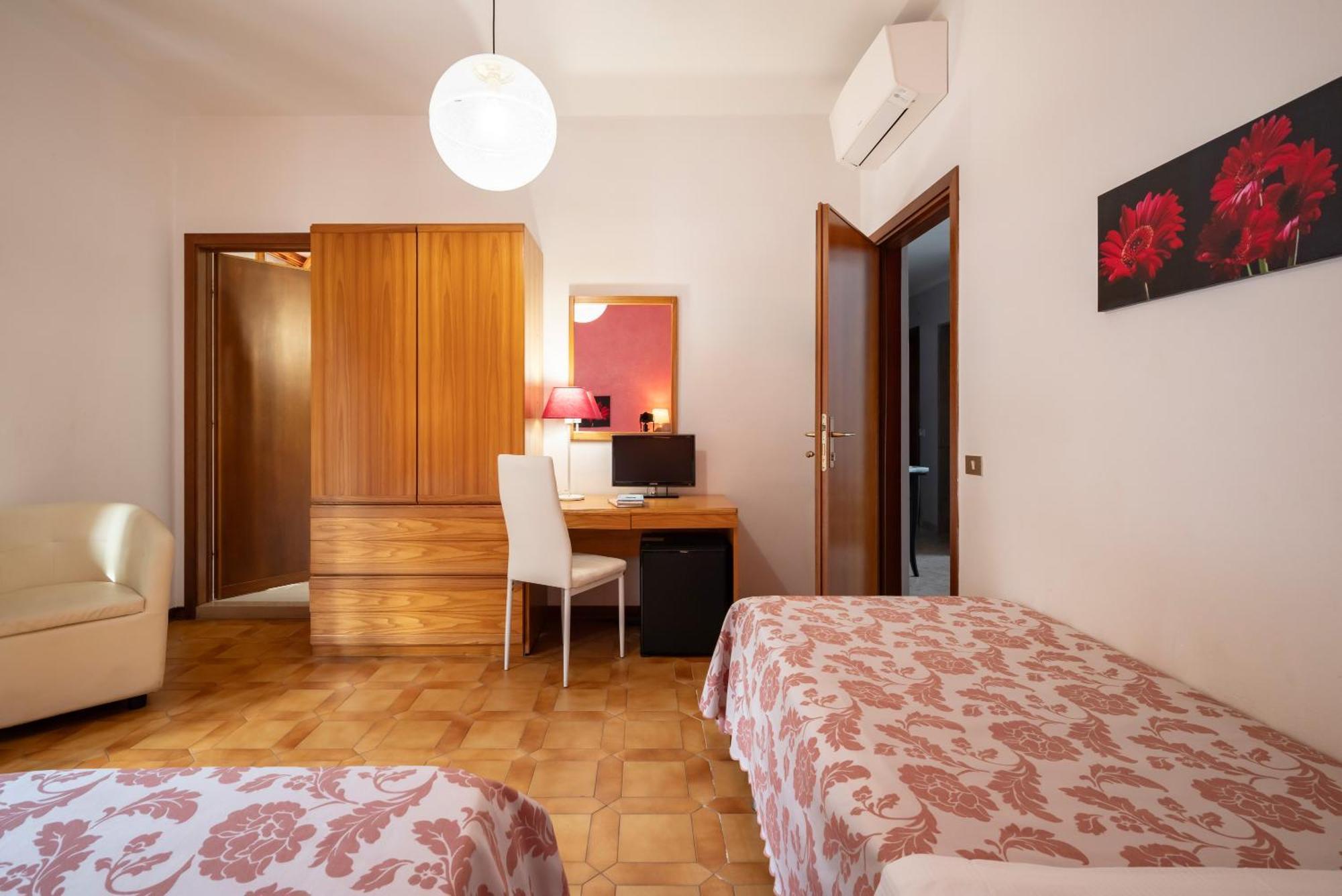פולוניקה Hotel Parco Dei Pini - 100Mt Dal Mare מראה חיצוני תמונה