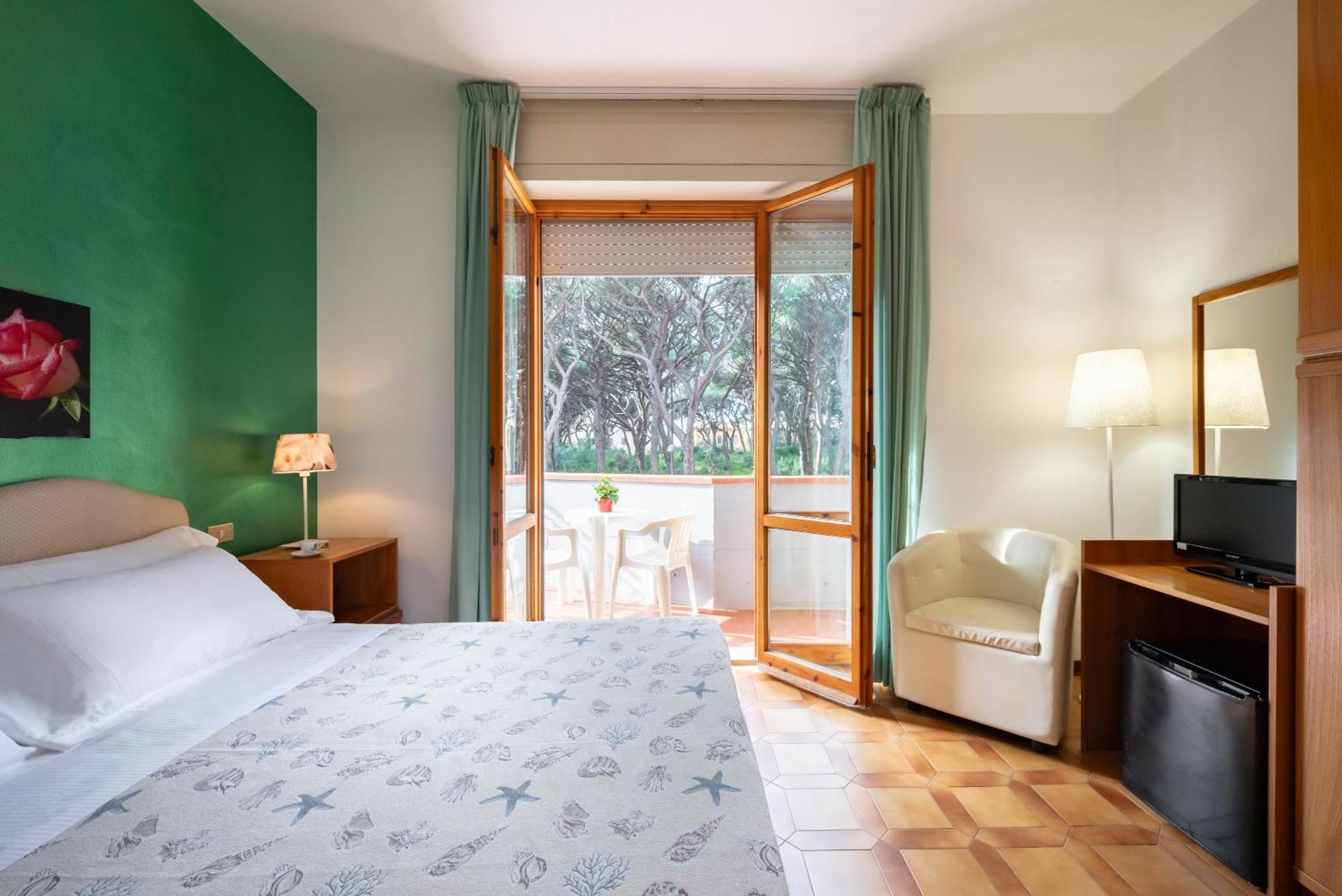 פולוניקה Hotel Parco Dei Pini - 100Mt Dal Mare מראה חיצוני תמונה