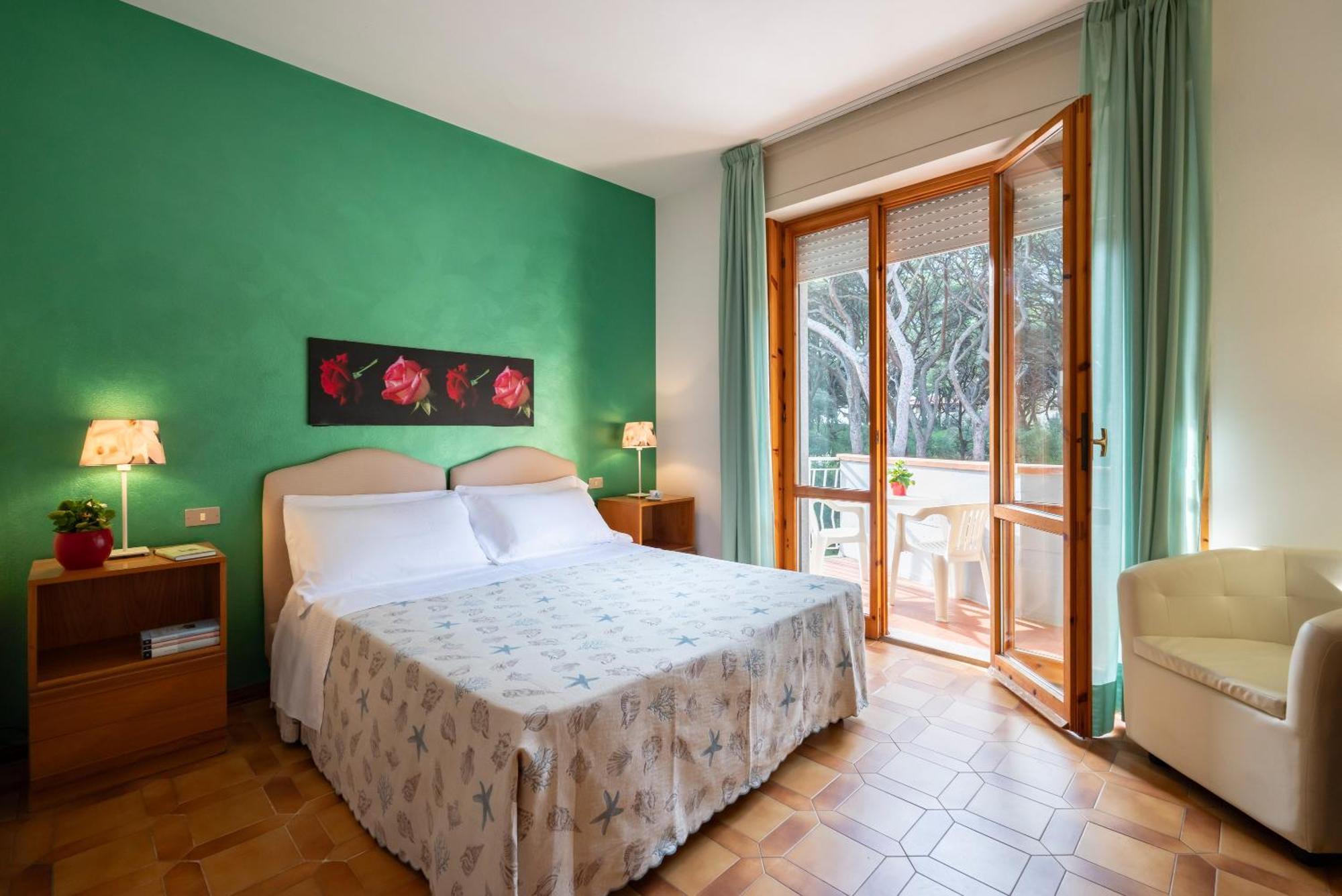 פולוניקה Hotel Parco Dei Pini - 100Mt Dal Mare מראה חיצוני תמונה