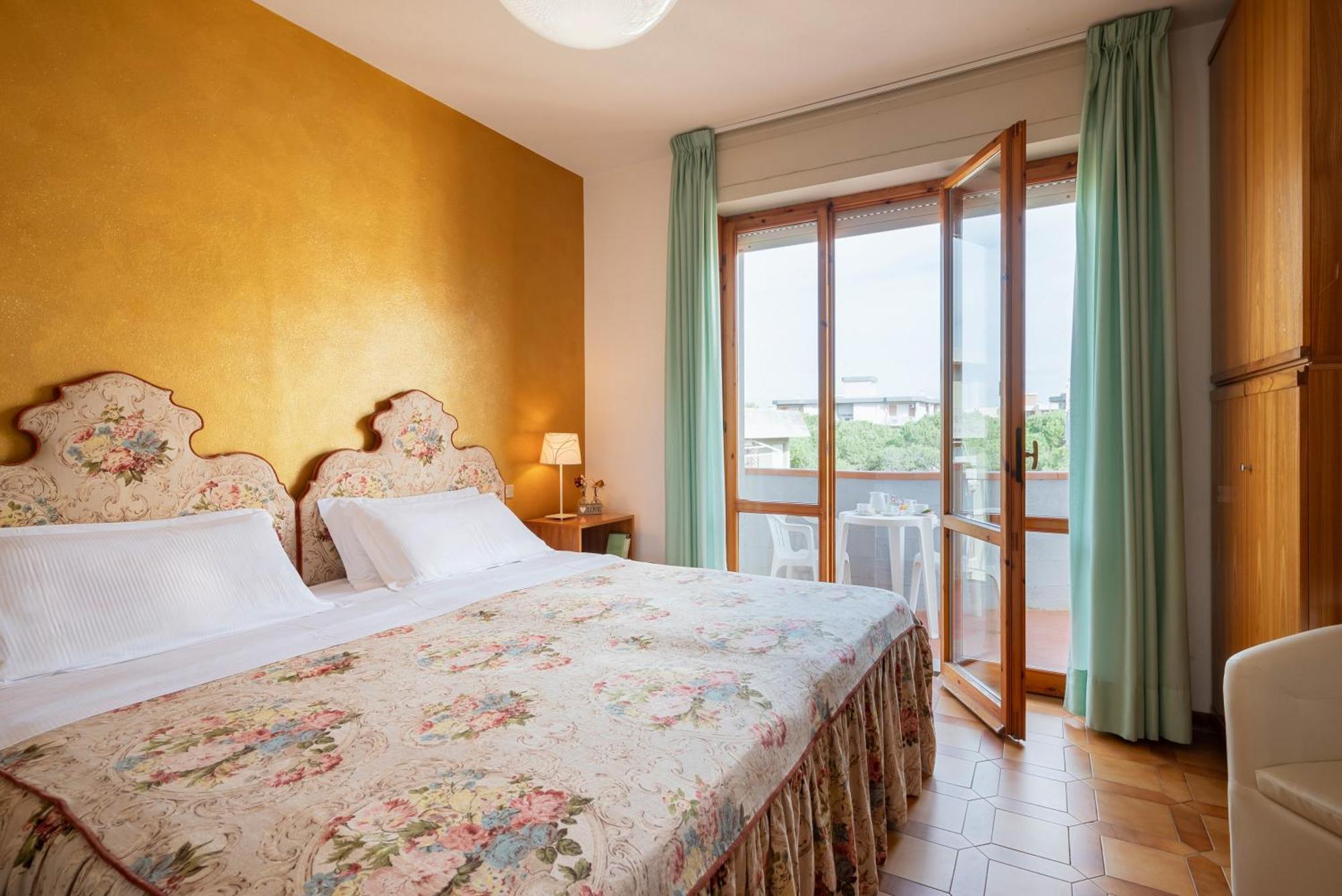 פולוניקה Hotel Parco Dei Pini - 100Mt Dal Mare מראה חיצוני תמונה