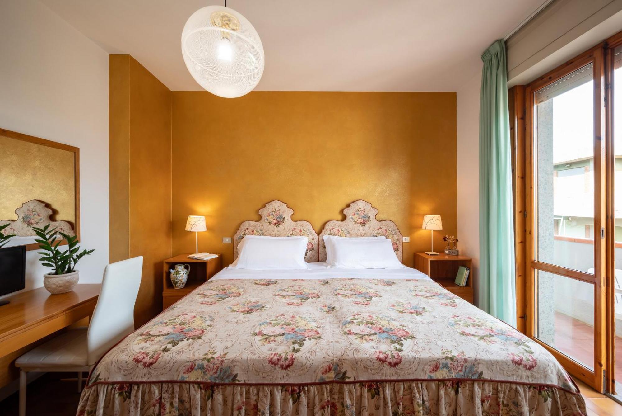 פולוניקה Hotel Parco Dei Pini - 100Mt Dal Mare מראה חיצוני תמונה