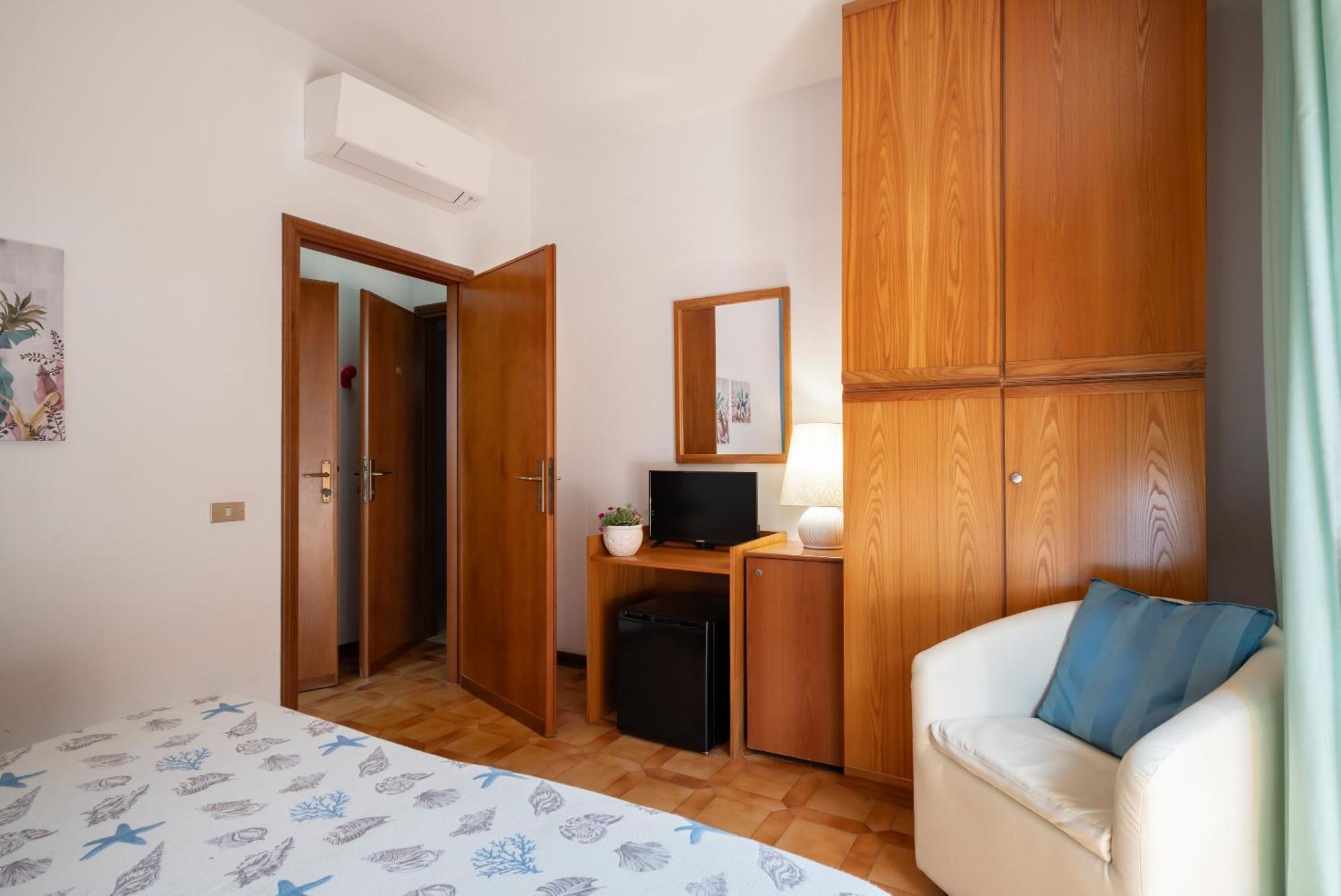 פולוניקה Hotel Parco Dei Pini - 100Mt Dal Mare מראה חיצוני תמונה