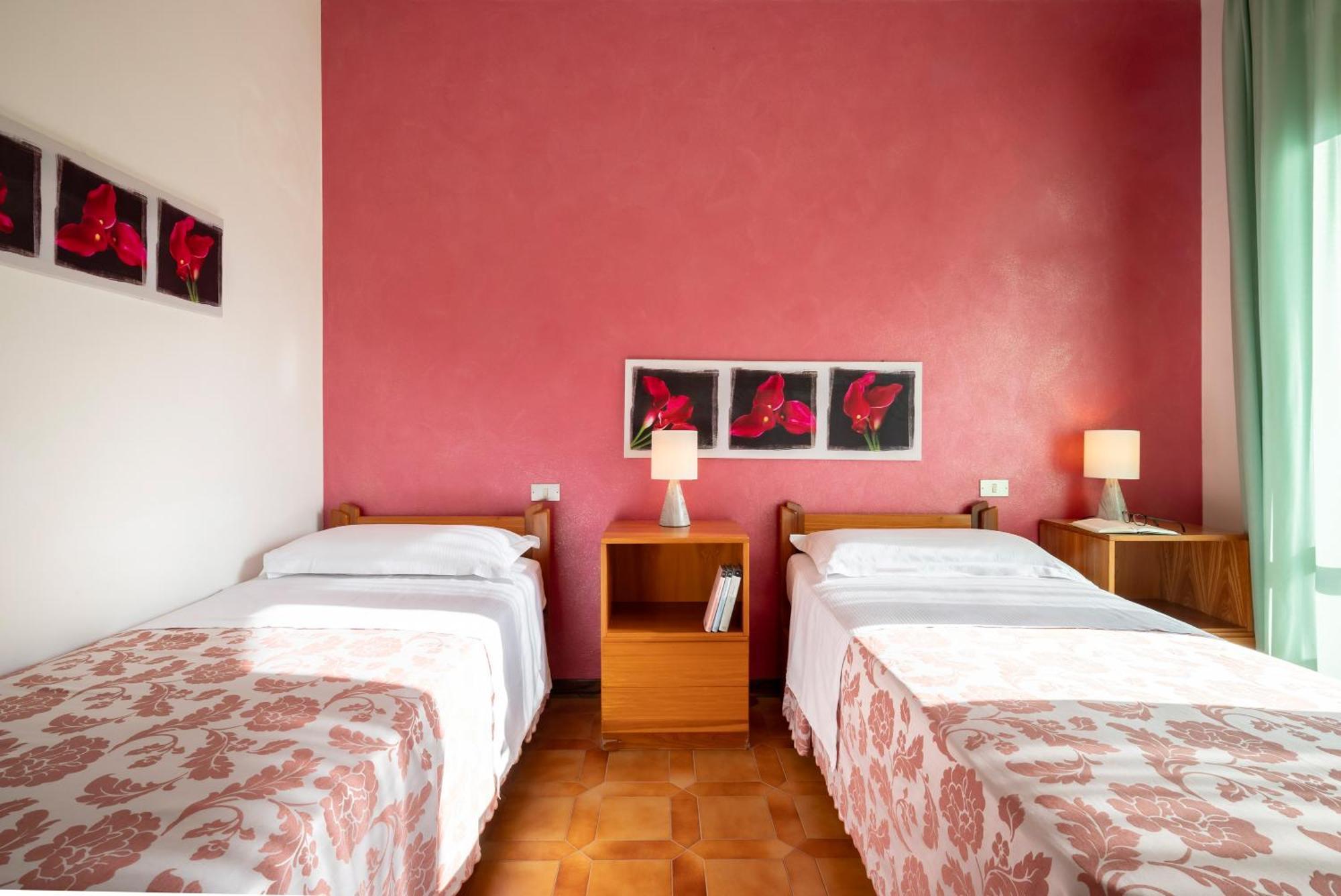 פולוניקה Hotel Parco Dei Pini - 100Mt Dal Mare מראה חיצוני תמונה