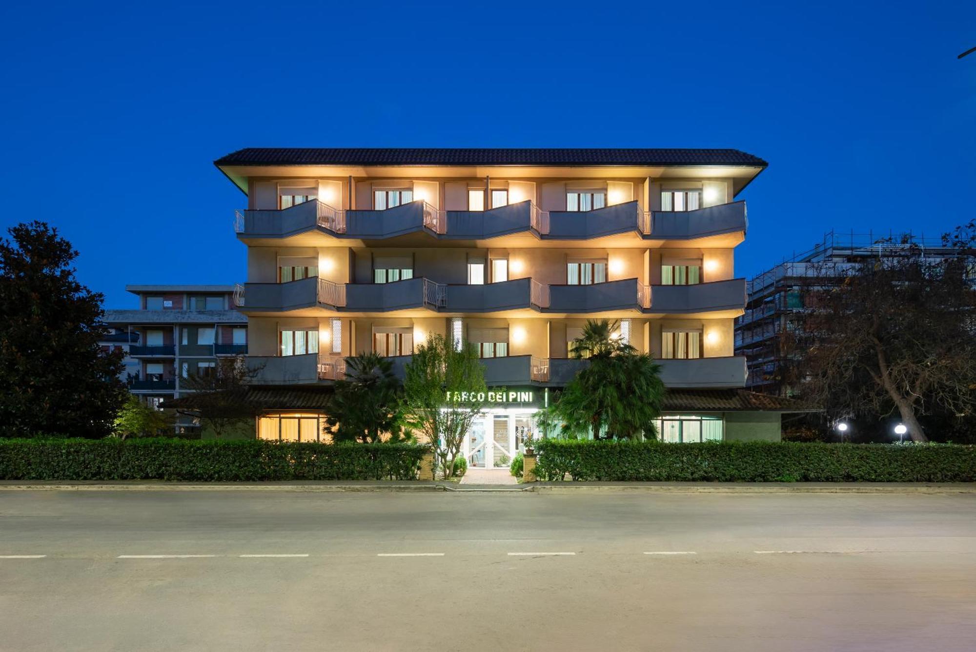 פולוניקה Hotel Parco Dei Pini - 100Mt Dal Mare מראה חיצוני תמונה
