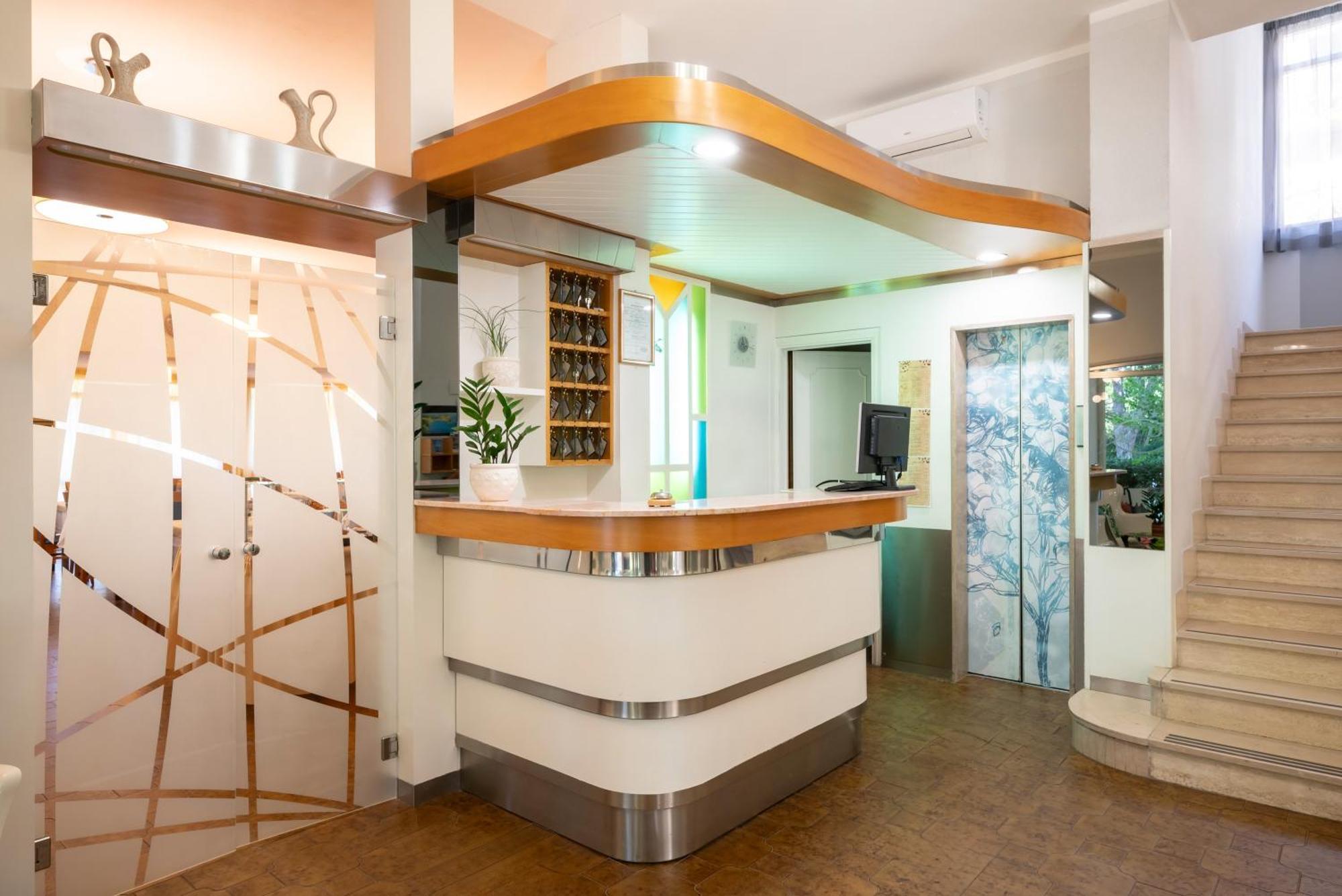 פולוניקה Hotel Parco Dei Pini - 100Mt Dal Mare מראה חיצוני תמונה
